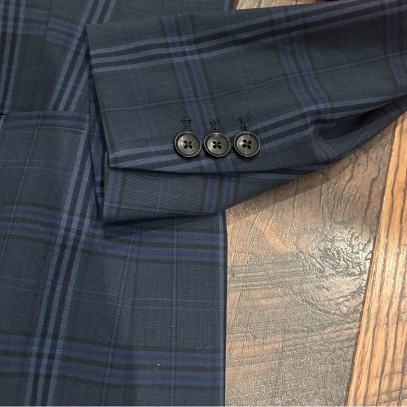 BANANA REPUBLIC Women
Marzotto Italian Wool Navy Check
Plaid Blazer 2. - Picture 8 of 16